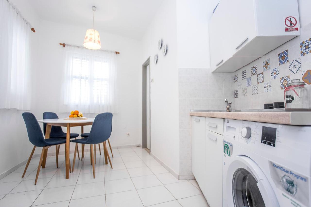 Apartment'S Dalmatia Шибеник Екстер'єр фото